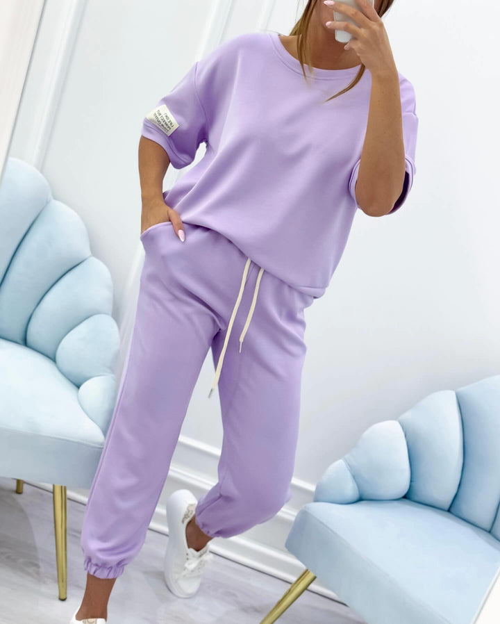 Conjunto casual para mujer con top y pantalón lisos, cómodo y con estilo