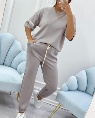 Conjunto casual para mujer con top y pantalón lisos, cómodo y con estilo