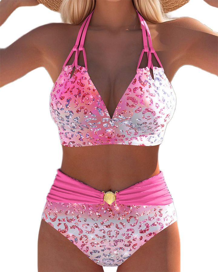 Bikini sexy con un estampado llamativo y un ribete elegante alrededor del escote.
