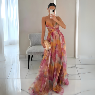 Maxi vestido con estructura en capas y espalda descubierta