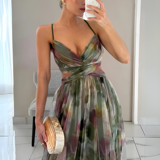 Maxi vestido con estructura en capas y espalda descubierta