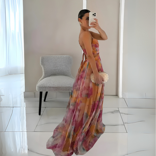 Maxi vestido con estructura en capas y espalda descubierta