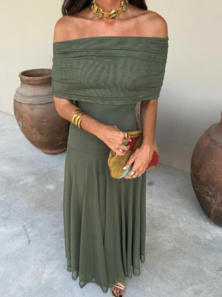 Vestido elegante sin tirantes de malla