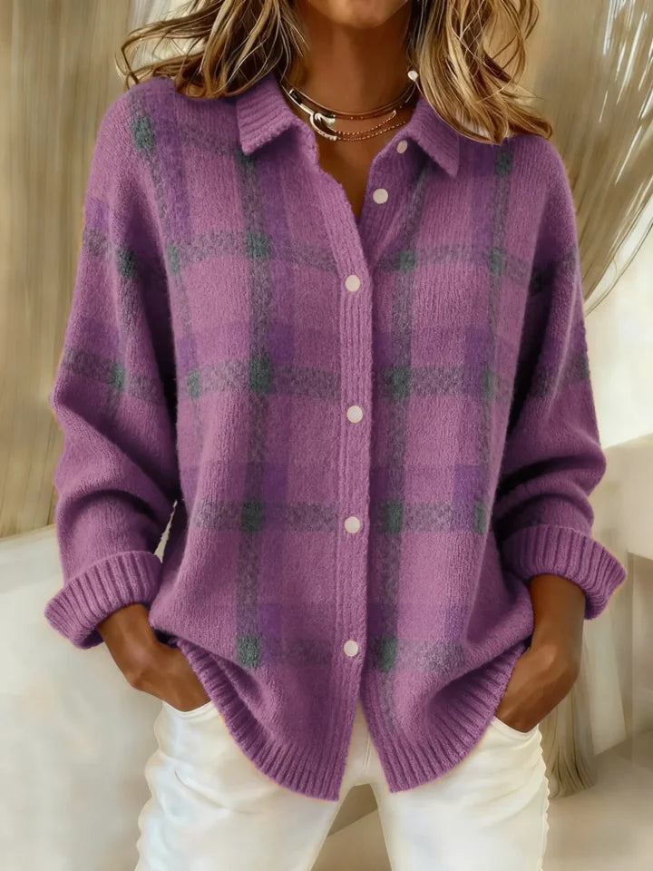 Victoria | Suéter Retro a Cuadros con Detalle de Contraste para un Look Casual