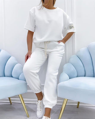 Conjunto casual para mujer con top y pantalón lisos, cómodo y con estilo