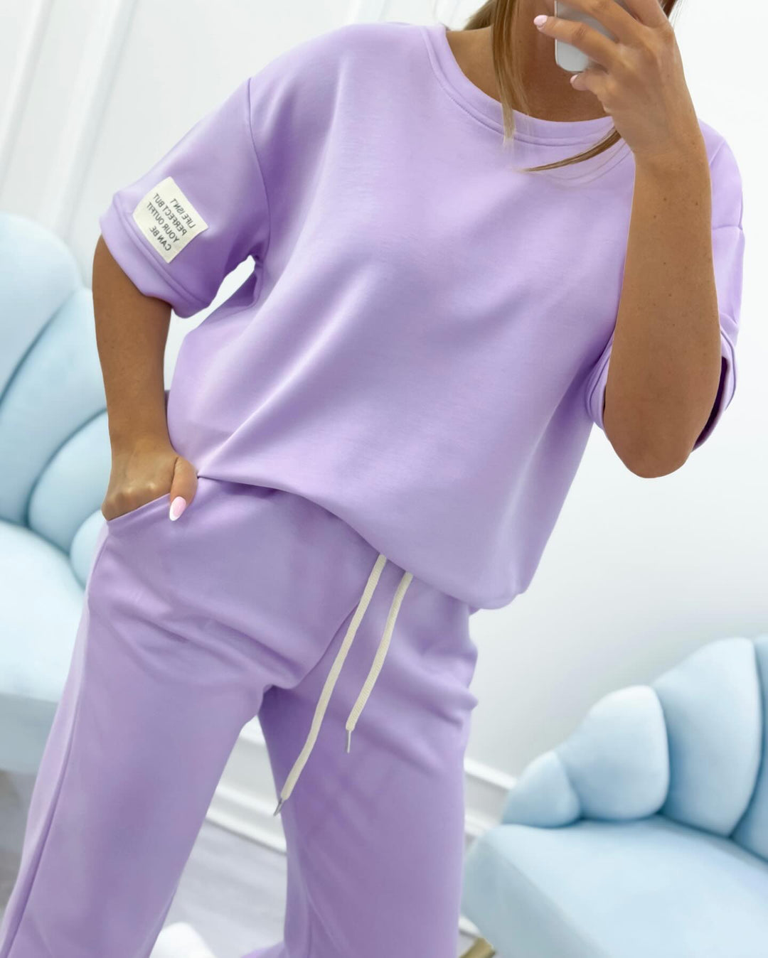 Conjunto casual para mujer con top y pantalón lisos, cómodo y con estilo
