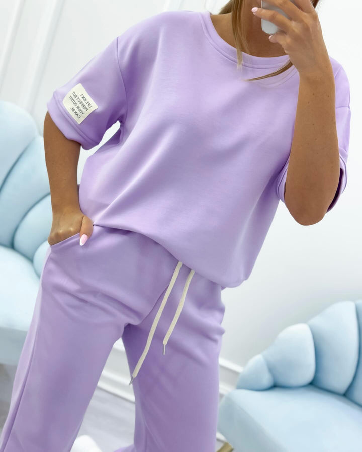 Conjunto casual para mujer con top y pantalón lisos, cómodo y con estilo