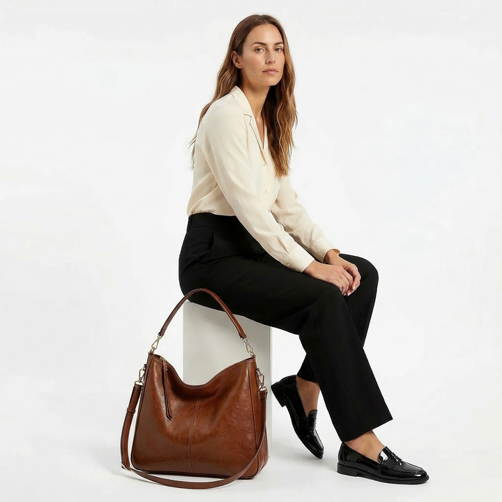 Aquí tienes opciones de título mejoradas:

- Carmela – Bolso de cuero
- Bolso de cuero Carmela
- Carmela – Bolso de cuero elegante
- Carmela – Bolso de cuero clásico
- Carmela – Bolso de cuero para mujer
- Carmela – Bolso de cuero, estilo atemporal
- Carm