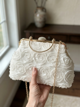Aquí tienes algunas opciones:

- Flora | Bolso de Mano Elegante
- Flora – Bolso de Mano Elegante
- Bolso de Mano Elegante Flora
- Flora | Elegante Bolso de Mano
- Flora | Bolso de Mano, Estilo Elegante