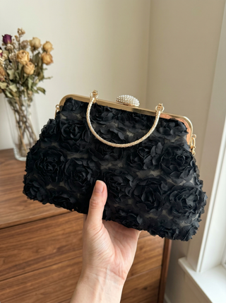 Aquí tienes algunas opciones:

- Flora | Bolso de Mano Elegante
- Flora – Bolso de Mano Elegante
- Bolso de Mano Elegante Flora
- Flora | Elegante Bolso de Mano
- Flora | Bolso de Mano, Estilo Elegante