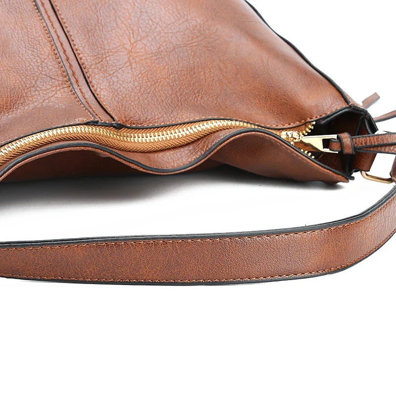 Aquí tienes opciones de título mejoradas:

- Carmela – Bolso de cuero
- Bolso de cuero Carmela
- Carmela – Bolso de cuero elegante
- Carmela – Bolso de cuero clásico
- Carmela – Bolso de cuero para mujer
- Carmela – Bolso de cuero, estilo atemporal
- Carm
