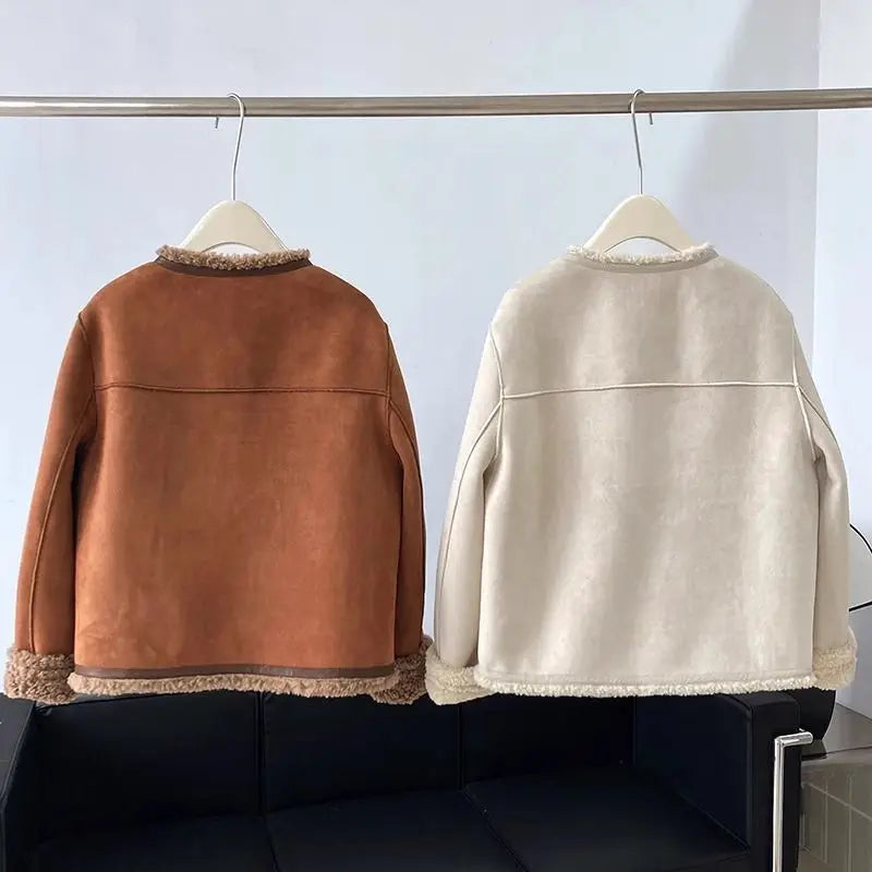 Chaqueta corta de piel sintética para mujer