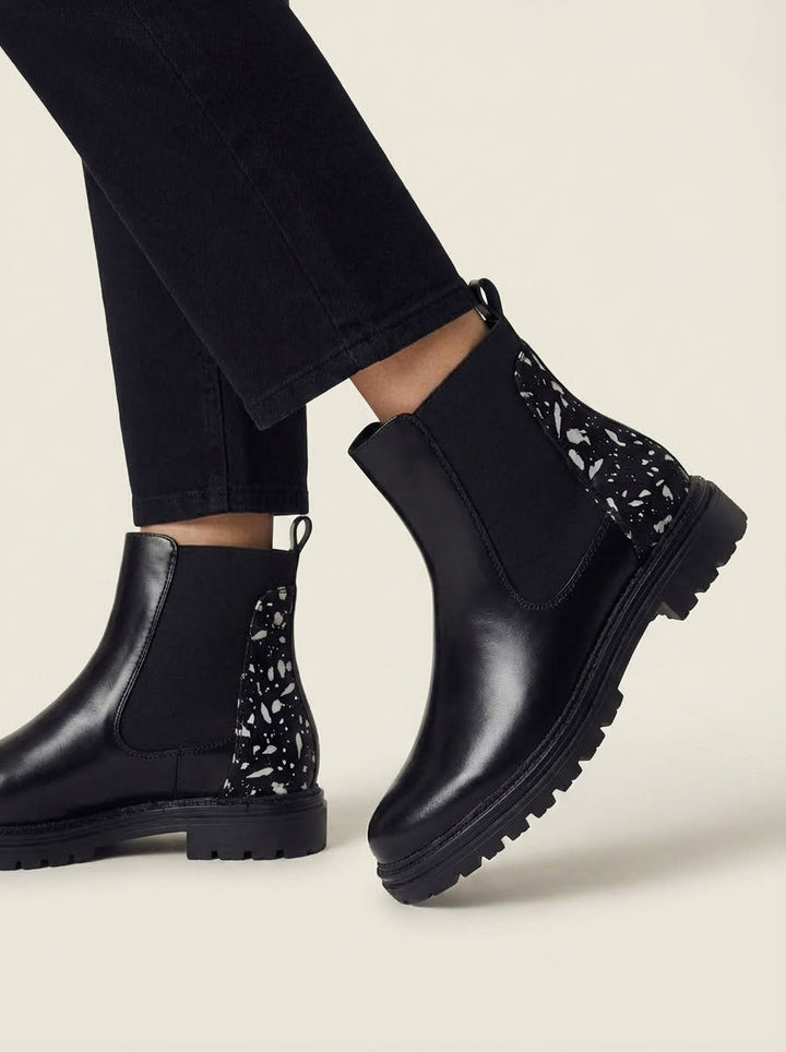 Chelsea Botas Negras - Detalle Oscuro