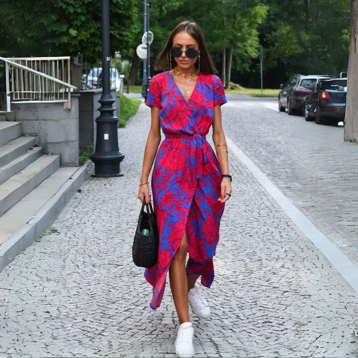 Julia - Vestido elegante con escote en forma de corazón y corte modelador que realza la silueta