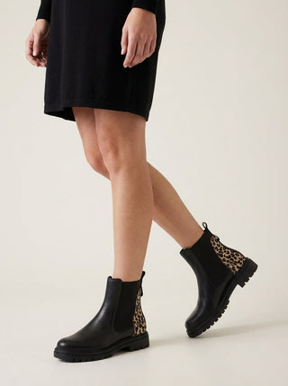 Chelsea Botas Negras – Detalle Leopardo