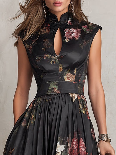 Vestido midi de satén plisado negro con escote tipo ojo de cerradura y estampado floral