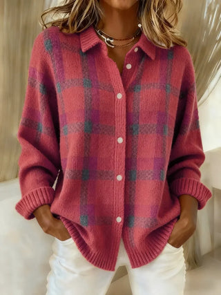 Victoria | Suéter Retro a Cuadros con Detalle de Contraste para un Look Casual