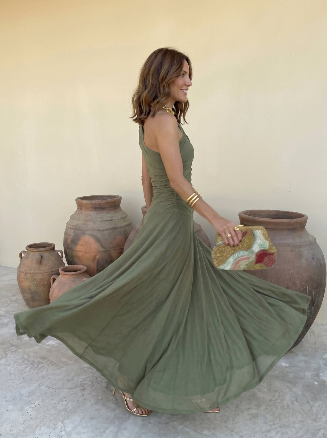 Vestido elegante sin tirantes de malla