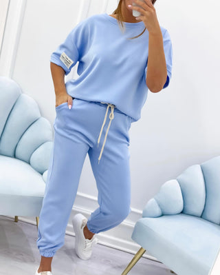Conjunto casual para mujer con top y pantalón lisos, cómodo y con estilo