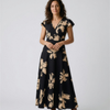 Vestido casual con estampado, escote en V y volantes para mujer