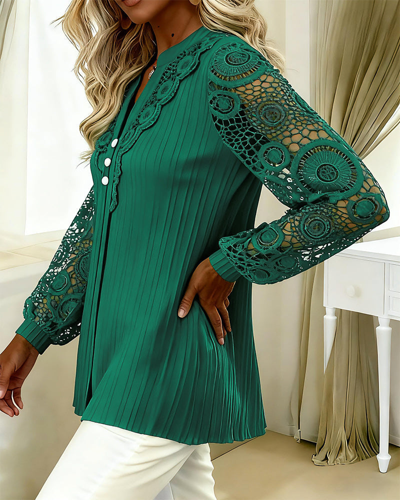 Camisa elegante de encaje con detalles refinados