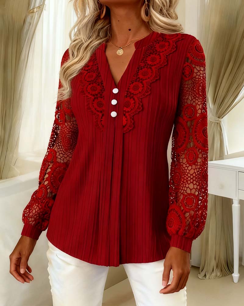 Camisa elegante de encaje con detalles refinados