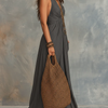 Vestido maxi de algodón-lino con cuello halter, elegante y minimalista