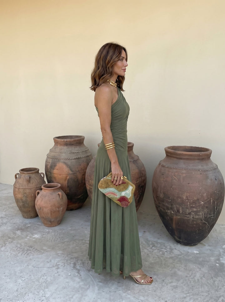 Vestido elegante sin tirantes de malla